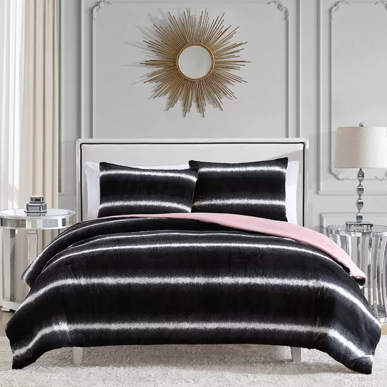 Faux Fur Ombre Stripe Täcken Set | Juicy Couture Store